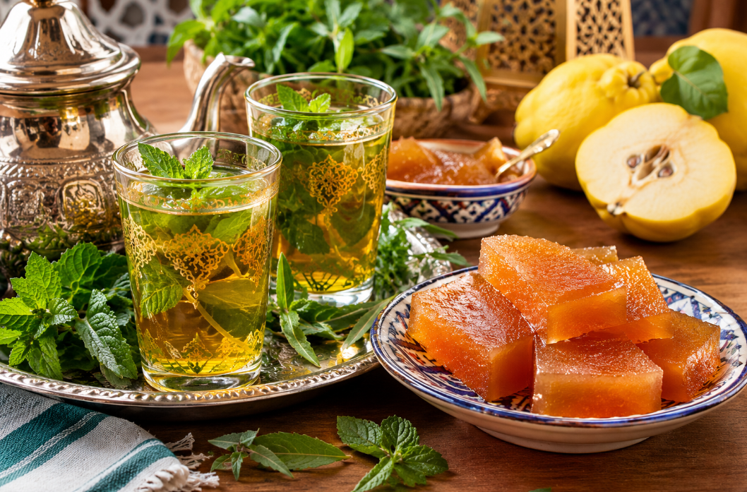 Thé Vert à la Menthe et Verveine, Gelée de Coing : Recette Marocaine Authentique